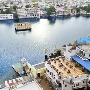 Hotel Devraj Niwas On Lake Pichola